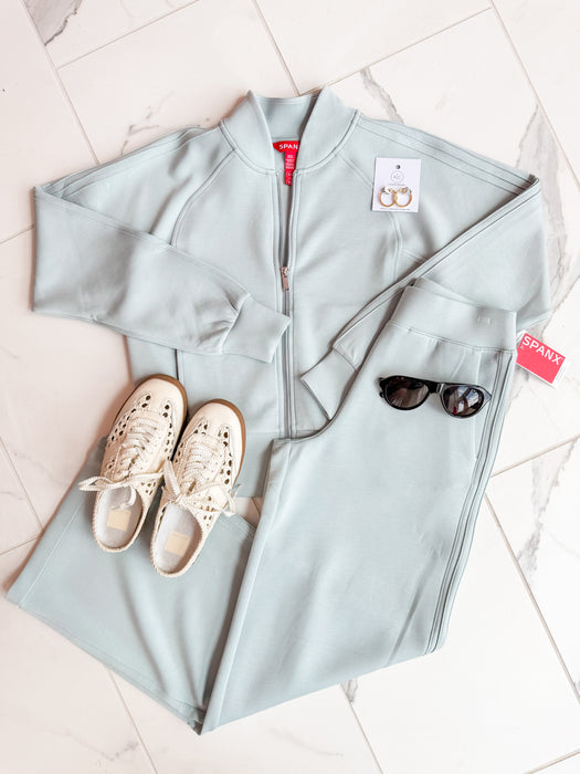 Pintuck Wide Leg Pant
